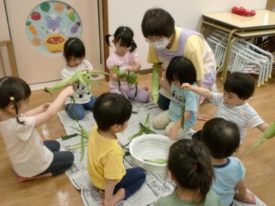 トウモロコシの皮むき